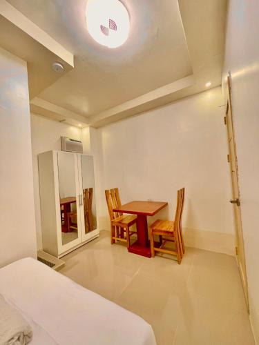 Iwa Hotel near FQ Cafe by Food Quaranteen
