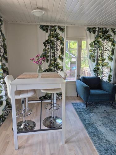 Villa Mosahiisi Charming Poolside Getaway in Ala-Malmi