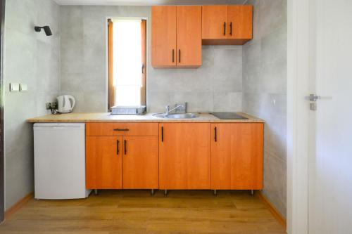2 bedrooms, 6 beds