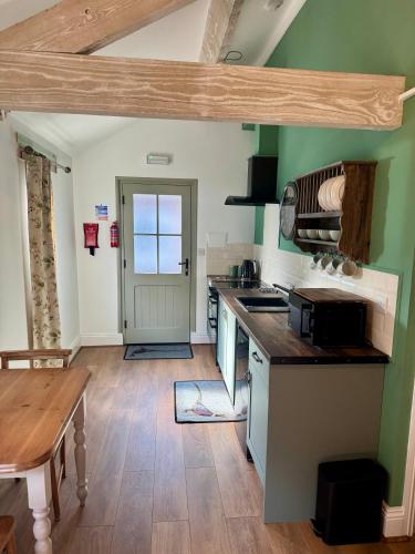 The Robin, Arrowwood Self Catering in Kington