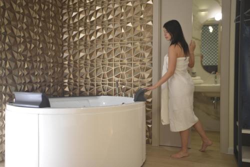 HT Room Spa & Suite