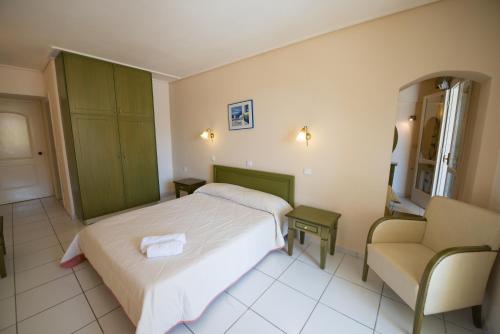 Hotel Niras – Perigiali, NY