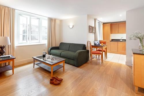 Marlin Apartments London City - Queen Street - image 2