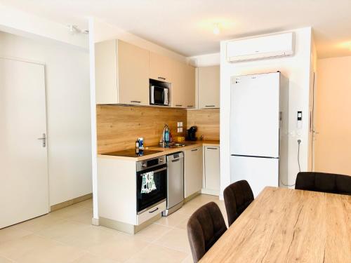 LE 209, 3min à pieds de la Plage, tout confort, Terrasse, 2 Parking privée, Vias (fotografie 9)