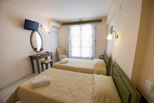 Hotel Niras – Perigiali, NY