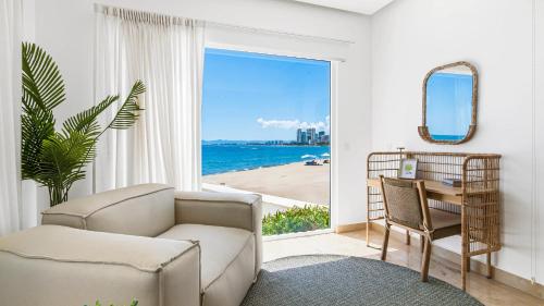 Beachfront Private Pool Theatre Room Views! - image 4