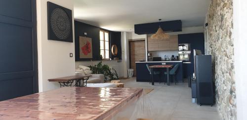 Le château (Le chateau) in Seynod