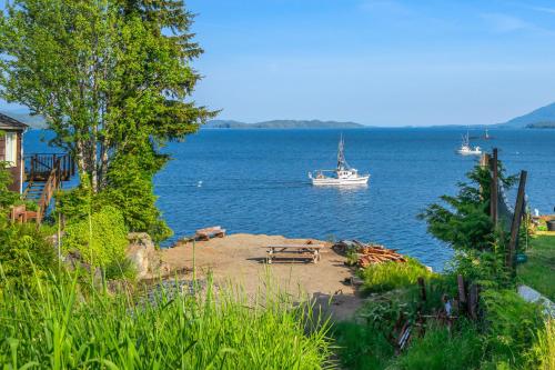 6 Mi to Main St Oceanfront Cottage in Ketchikan in Ketchikan (Alaszka)