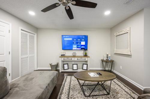 Newly Renovated Two Bedroom Cartersville Home - image 2