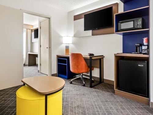 Best Western O'Fallon Hotel - image 13