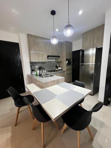 Luminoso, Moderno, Pisicina in Samborondon