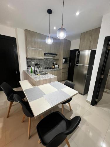 Luminoso, Moderno, Pisicina in Samborondon