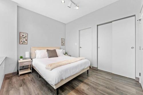 Near DT & CLE Clinic Queen Bed Wi-Fi Parking, Cleveland (photo 8)