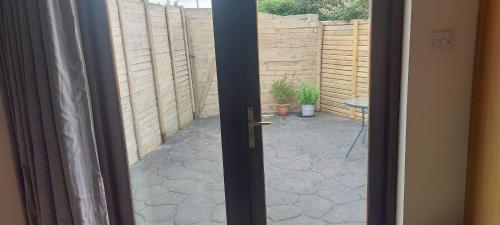 0ne bed house on private road in Lusk