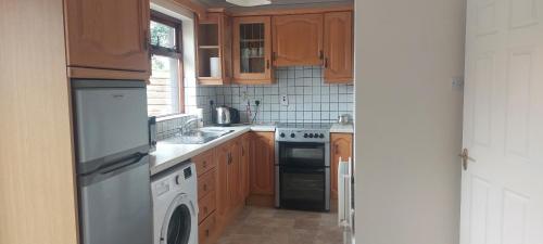 keuken, 0ne bed house on private road in Lusk