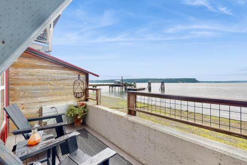 Cascade Mtn & Water Views! Couples Getaway - image 6