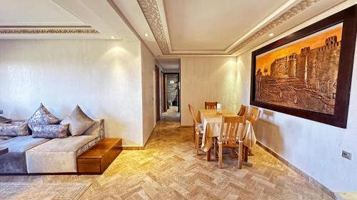 Appartement avec piscine près de la mer – khách sạn tại Skhirat