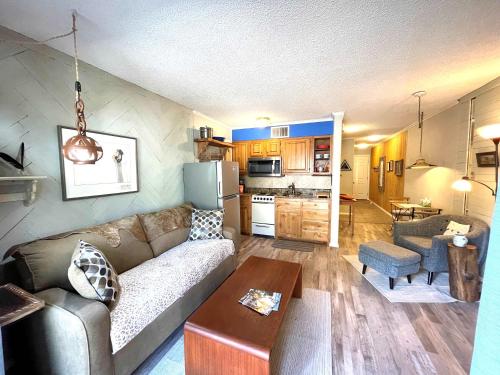. Cozy Creek Condo