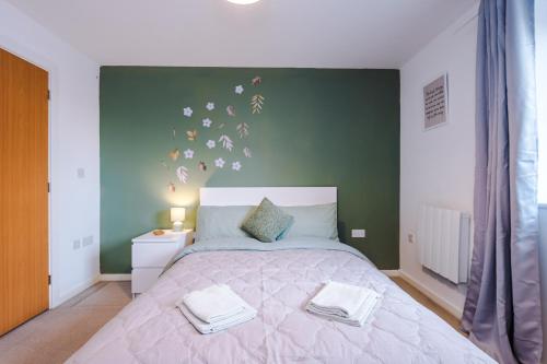 Stylish 2-Bed Apartment, Sleeps 6, Free Parking, Manchester (photo 9)