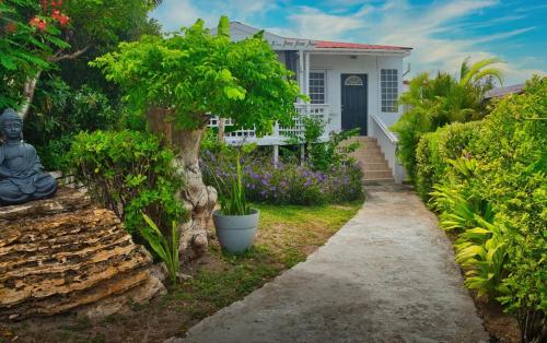 2 Bedroom Dream Cottage-Point Blanche in ポイント ブランチ