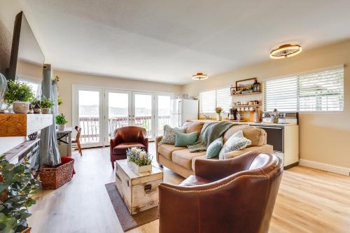 Shared Boat Dock at Clear Lake Couples Retreat in Lucerne (Kalifornia)