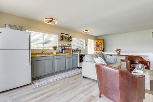 Shared Boat Dock at Clear Lake Couples Retreat in Lucerne (Kalifornia)