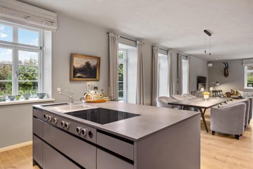 virtuve, Rückzugsort Försterei - naturnah (GUT KLETKAMP "Forsterei" - Freistehendes Backsteinhaus mit 4 Schlafzimmern ruhig am Waldrand gelegen) in Blekendorf