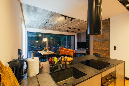 ห้องส่วนกลางสำหรับนั่งเล่น/ดูทีวี, Ule dziadka Kazka in โคมันตชา