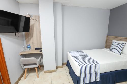 Twin Room image 3