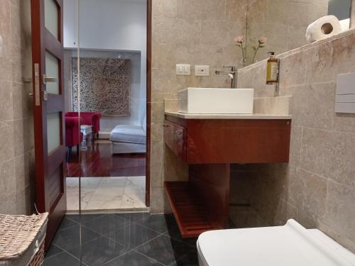 One-Bedroom Premier Apartment image 10