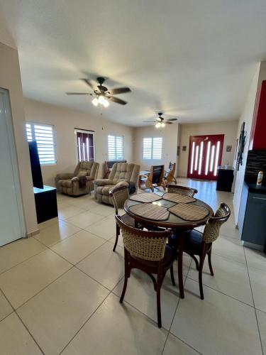 Ocean View House in Quebradillas with Rooftop in เกบราดีญัส