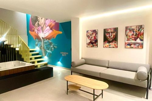 7BR Poblado House close to Lleras Park Jacuzzi AC