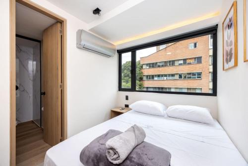 L301 4BR Lleras Park Apt Rooftop Jacuzzi AC, Medellín (fotografie 6)