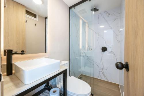 L301 4BR Lleras Park Apt Rooftop Jacuzzi AC, Medellín (fotografie 10)
