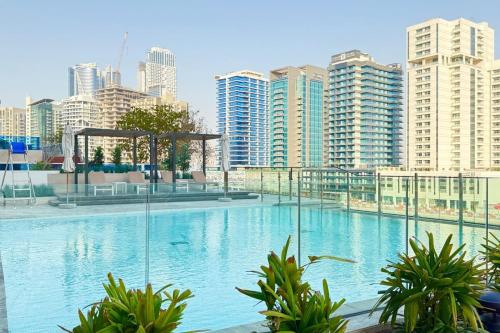 Jacuzzi Canal view BusinessBay, Dubái (foto 4)