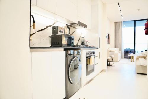 Jacuzzi Canal view BusinessBay - image 8