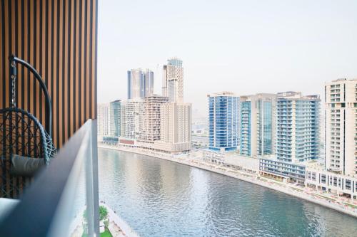 Jacuzzi Canal view BusinessBay - image 10
