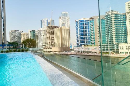 Luxury Studio w Jacuzzi Balcony - image 11