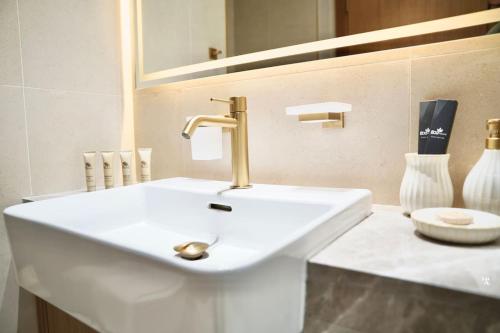 Canal View Studio Jacuzzi - image 4
