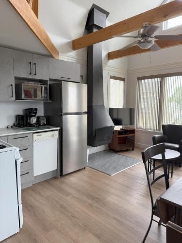 ห้องครัว, Condos Vacances MSA - incluant piscine et spas exterieurs chauffes a L'ANNEE!! in บัวเพร (QC)