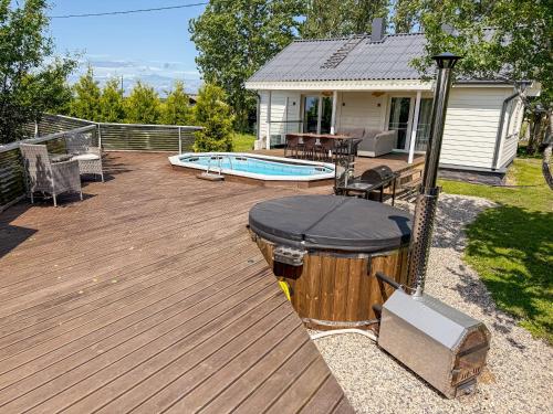 Seaside Retreat with Hot tub,Sauna, Pool & BBQ in Tostamaa Vald (Parnu megye)