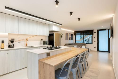 M54 Poblado 10BR 2 Apts with 2 Jacuzzis and AC, Medellín (fotografie 4)