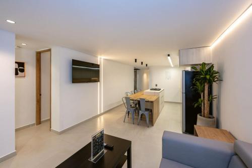 M54 Poblado 10BR 2 Apts with 2 Jacuzzis and AC, Medellín (fotografie 5)