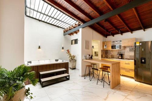 L3 9BR Laureles House Rooftop 2 Jacuzzis AC, Medellín (zdjęcie 8)