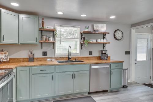 Fish, Hike and Golf Leisurely Navarre Home with Yard! in Massillon (OH)