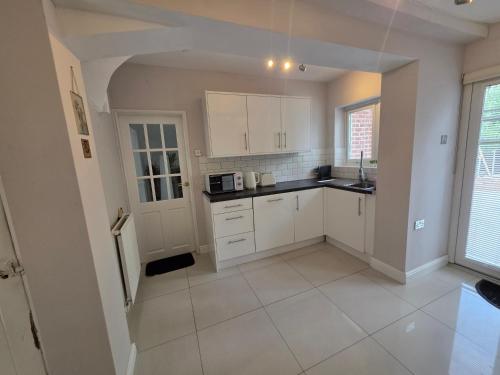 Stunning property with Summer house in Palfrey