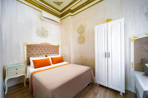Deluxe Two-Bedroom Suite (6 Adults) With Kitchen image 6