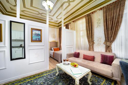 Deluxe Two-Bedroom Suite (6 Adults) With Kitchen image 8