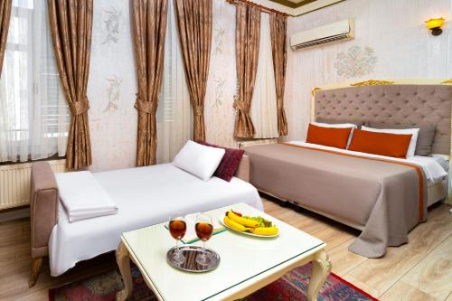 Deluxe One-Bedroom Suite (4 Adults) With Kitchen image 3