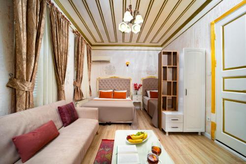 Deluxe One-Bedroom Suite (4 Adults) With Kitchen room in Alhambra Apart Hotel